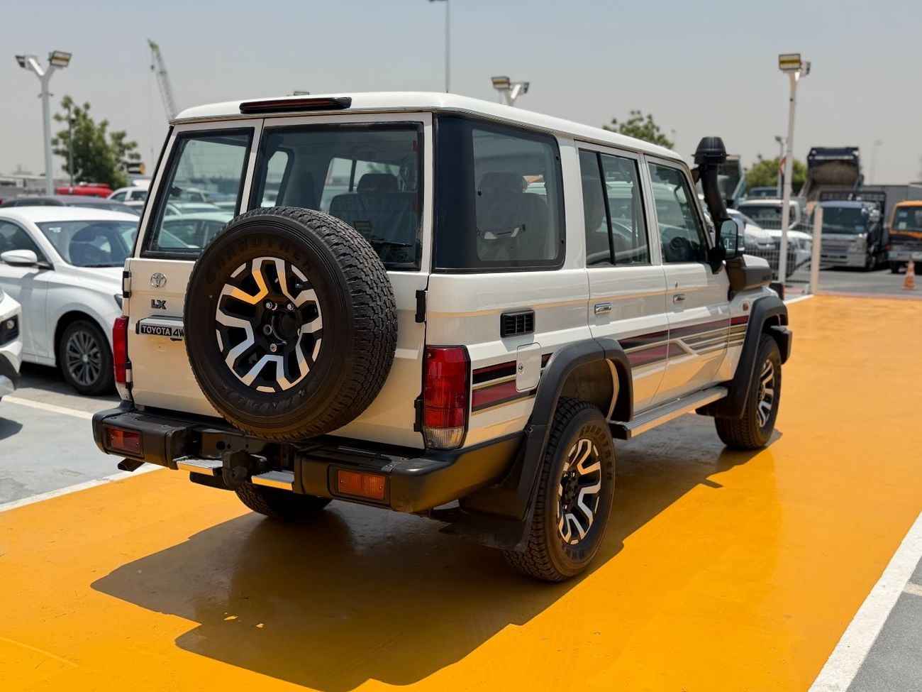 تويوتا لاند كروزر 76 Toyota Land Cruiser 76 (LC76) diesel 2.8-liter