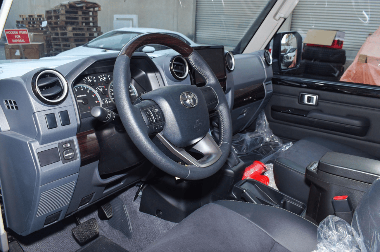 تويوتا لاند كروزر LC76 4.0