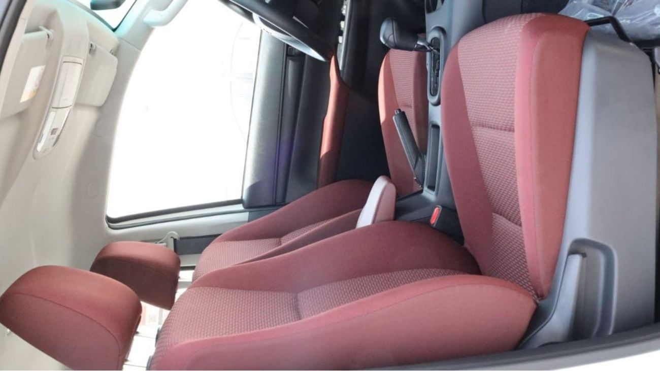 تويوتا هيلوكس GLX DLX 2.7L Double Cabin . Automatic . Four Wheel Drive . 5 Seater . 4 Door . Pick Up Truck