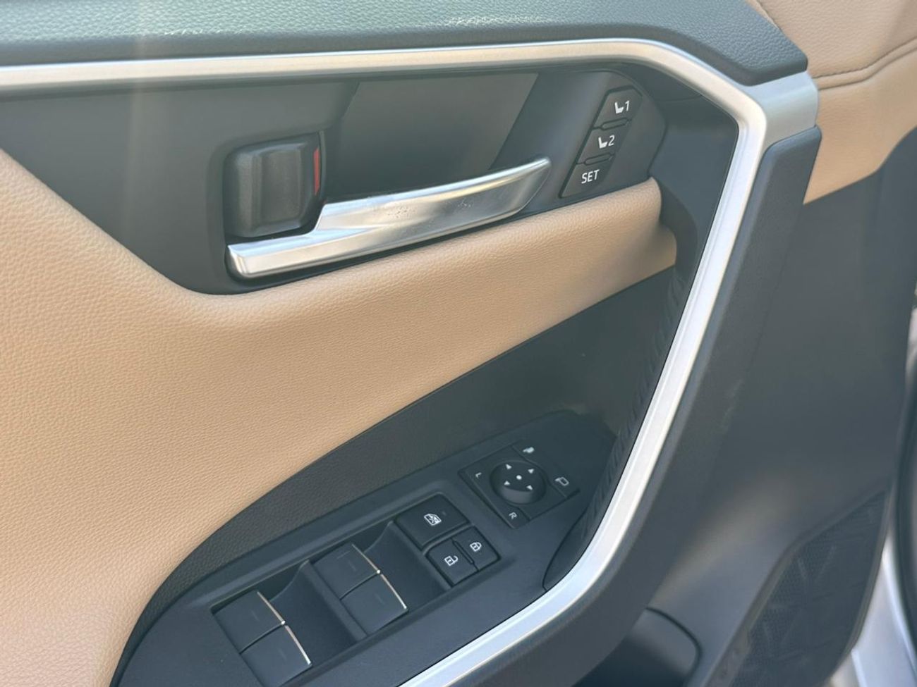 Toyota RAV4 2.5 LIMITED , PETROL , MEMORY SEAT, WIRELESS CHARGER ,PANORAMIC ROOF, FULL OPTION MODEL 2025