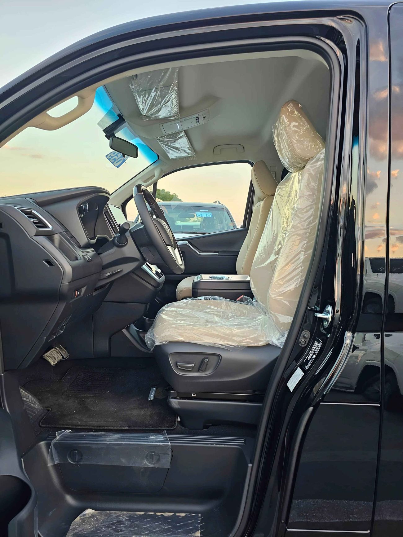 Toyota Granvia PREMIUM, 3.5L V6 PETROL A/T, 360* CAMERAS /  VSC 8” MULTIMEDIA OTTOMAN SEATS (CODE #  69029)