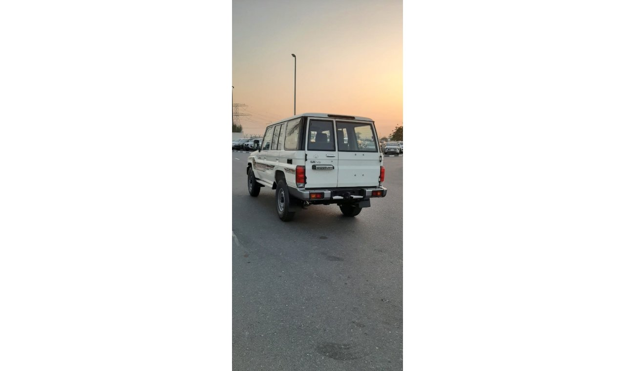 تويوتا لاند كروزر هارد توب TOYOTA L CRUISER HARDTOP 70 SERIES4.5 CC 5 DOOR