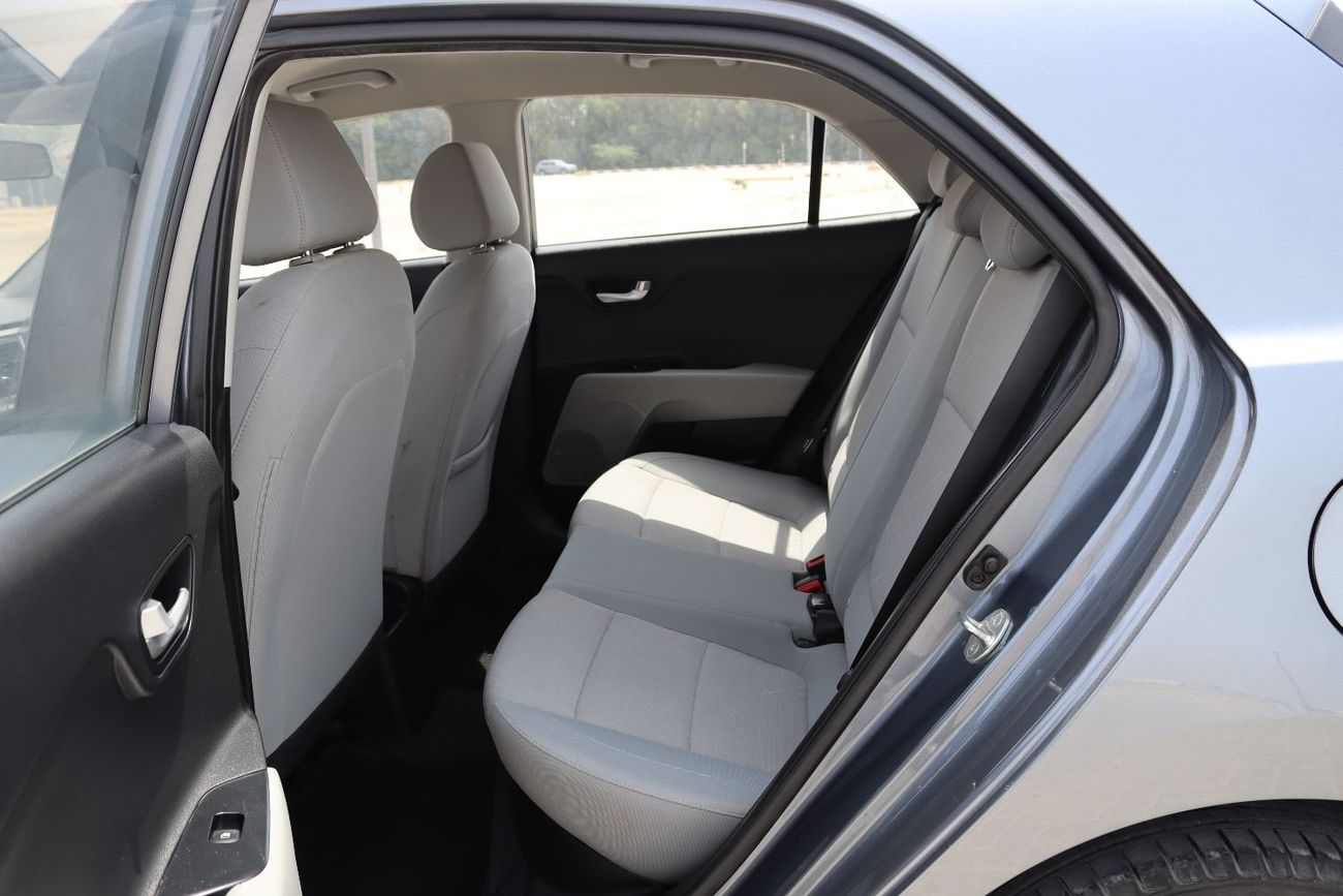 Kia Rio EX 1.4L (100 HP) Hatchback