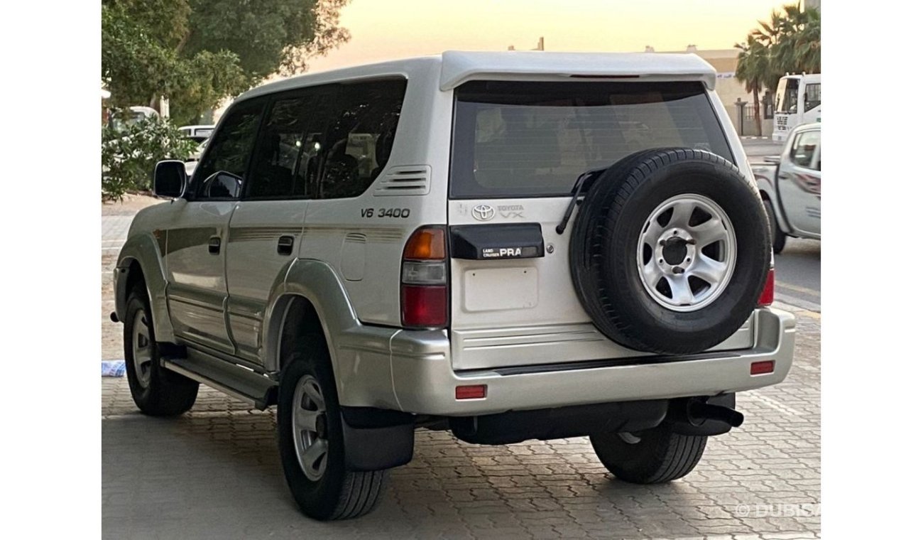 Toyota Prado manual gear Gulf specifications, NO accidents  No Paint  very clean inside and out, fully serviced,