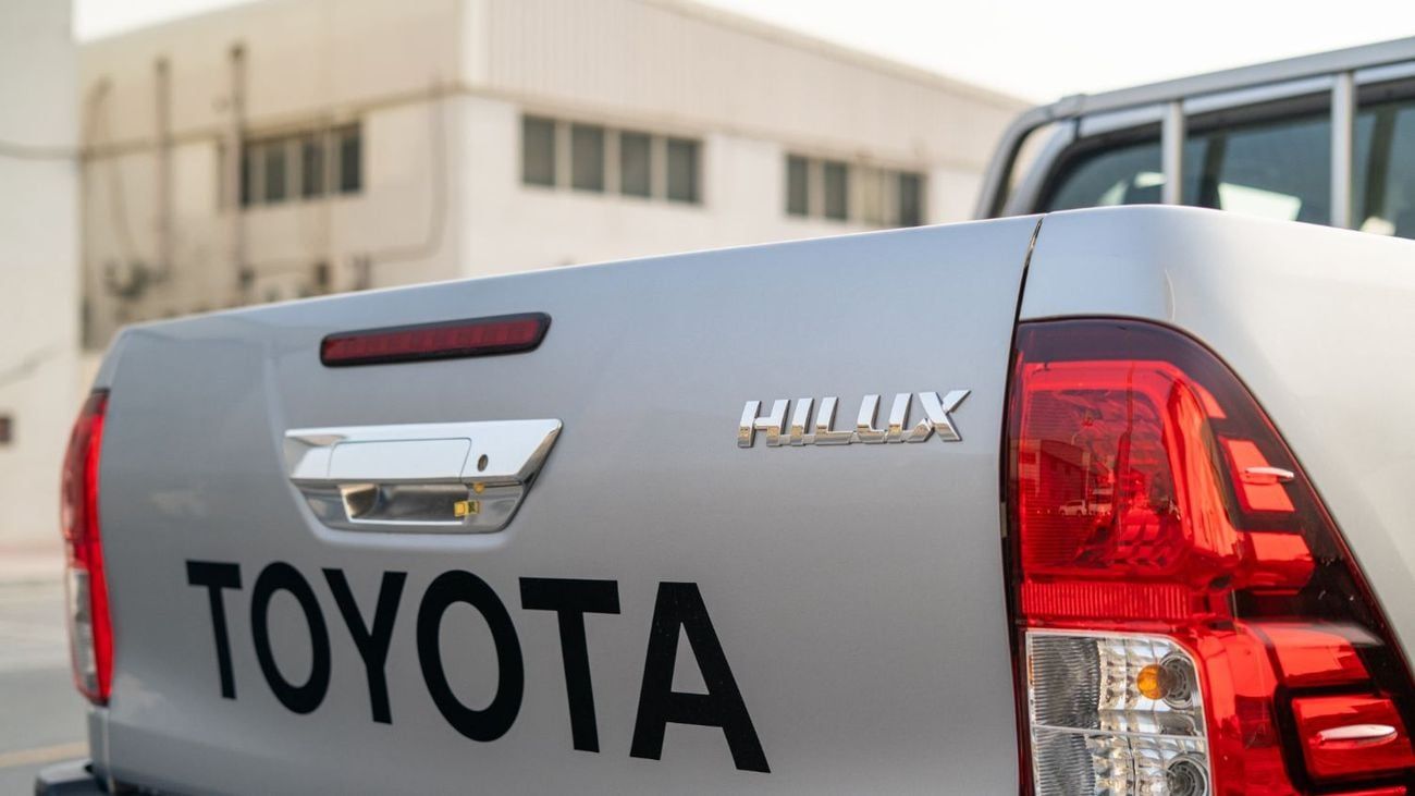 Toyota Hilux SGLX S GLX 2.4L 4WD A/T S GLX 2.4L AWD A/T 2.4L DSL DC 4X4 Active Comfort A/T 2025YM