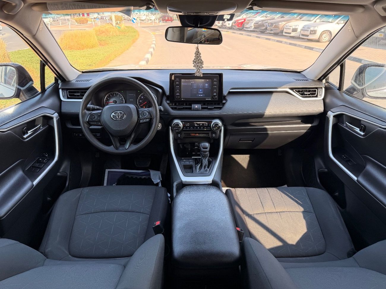 Toyota RAV4 XLE 2.5 L Full option Sunroof, push start