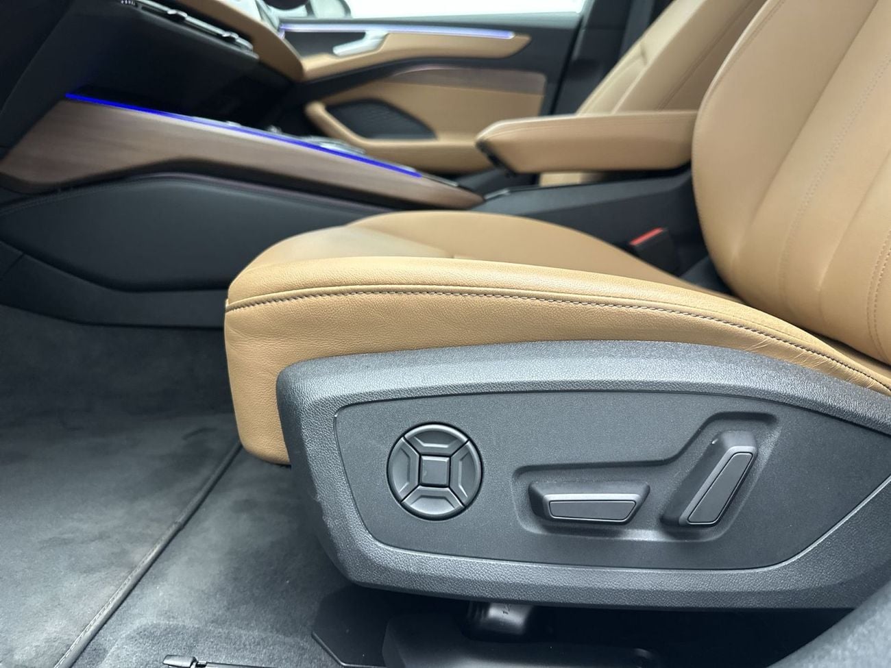 أودي A6 40 TFSI A6 Sedan TFSI 204hp Business Edition (Ref# 09039)