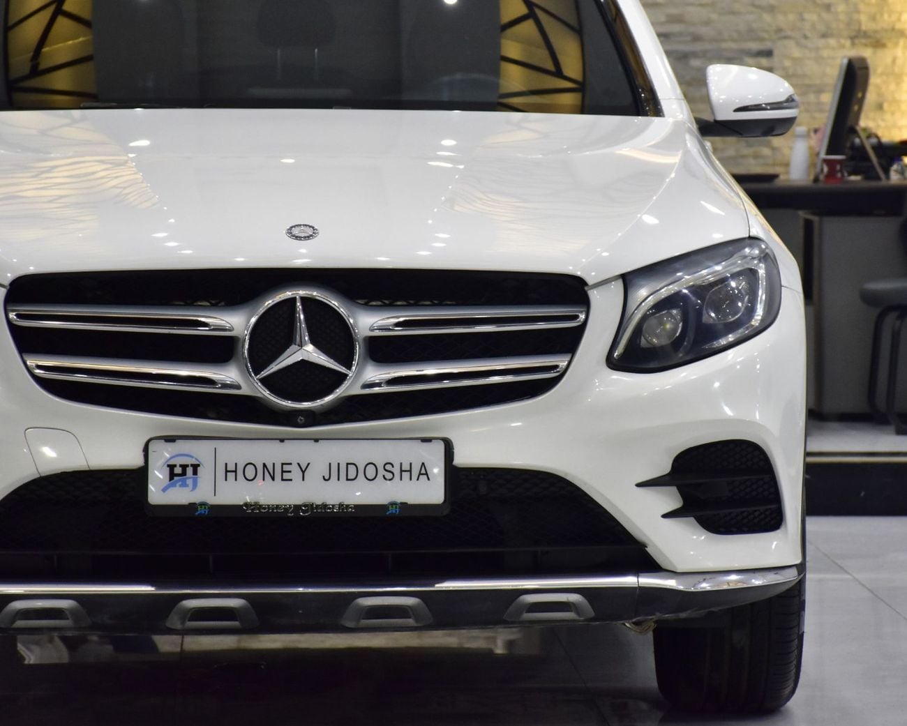 Mercedes Benz GLC250 . EXCELLENT DEAL for our Mercedes Benz GLC250 4Matic ( 2017 Model ) in White Color GCC Specs