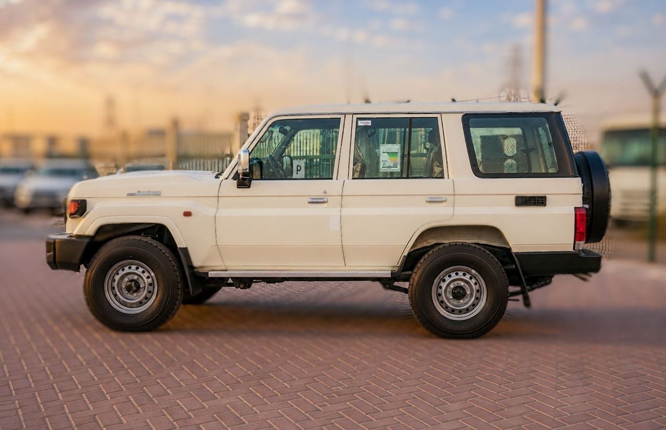 تويوتا لاند كروزر 70 Land Cruiser Hardtop LC76 -4.0L MT