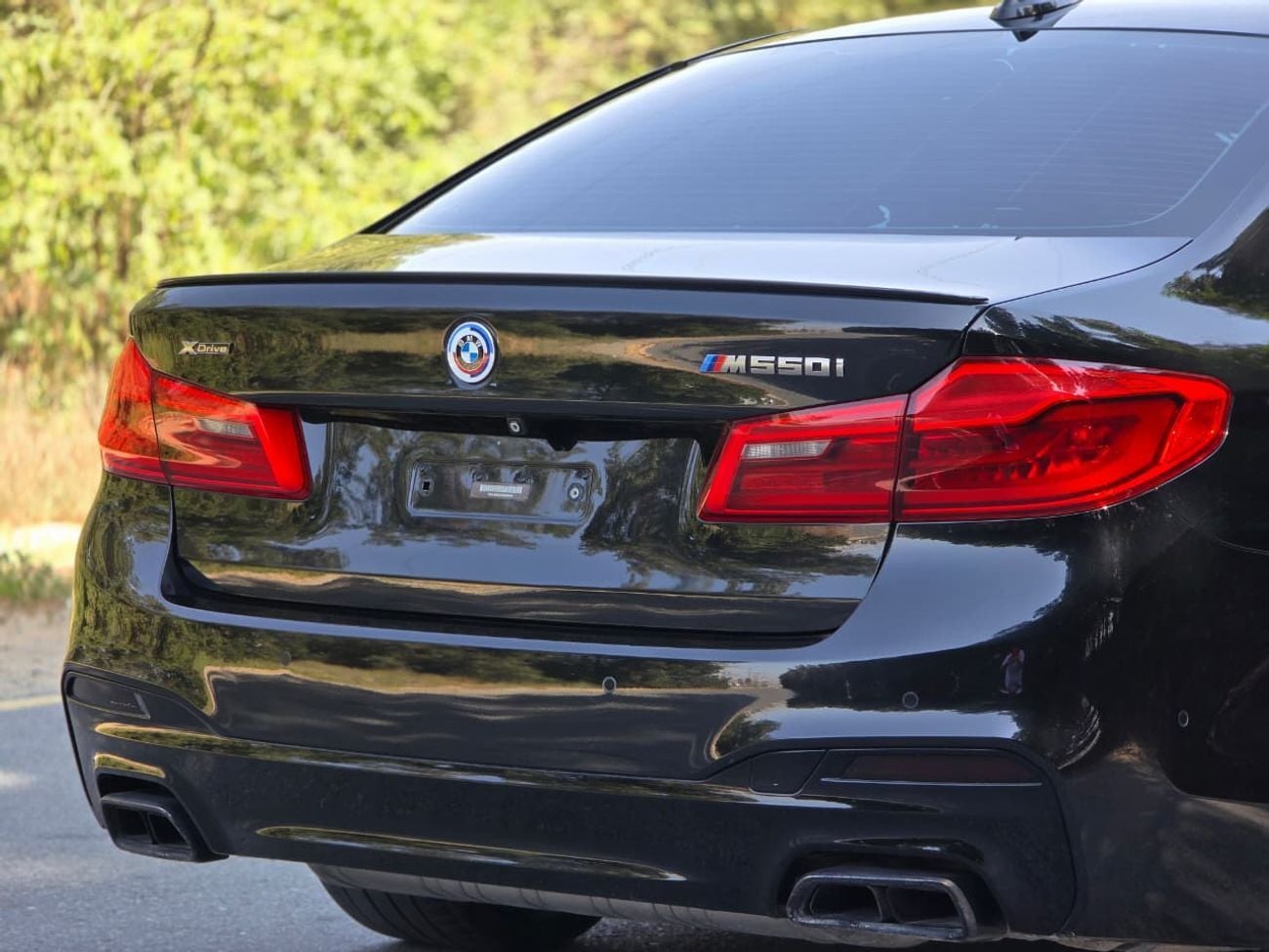 بي أم دبليو M550i Std 4.4L