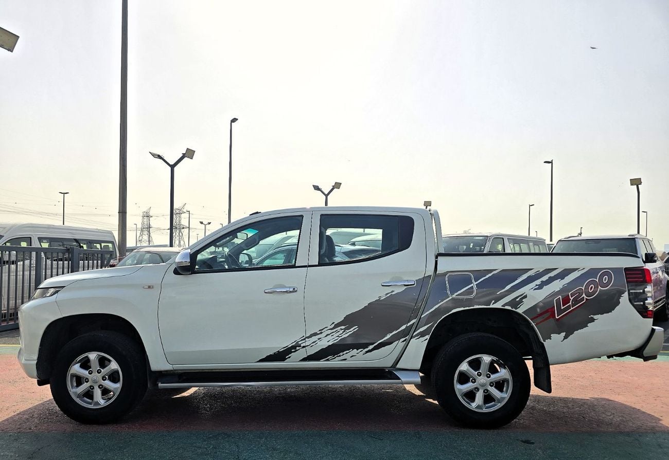 Mitsubishi L200 Used Mitsubishi58 L200 GLX 2.4L Petrol M/T 4*4  GCC White Color  2022 Model