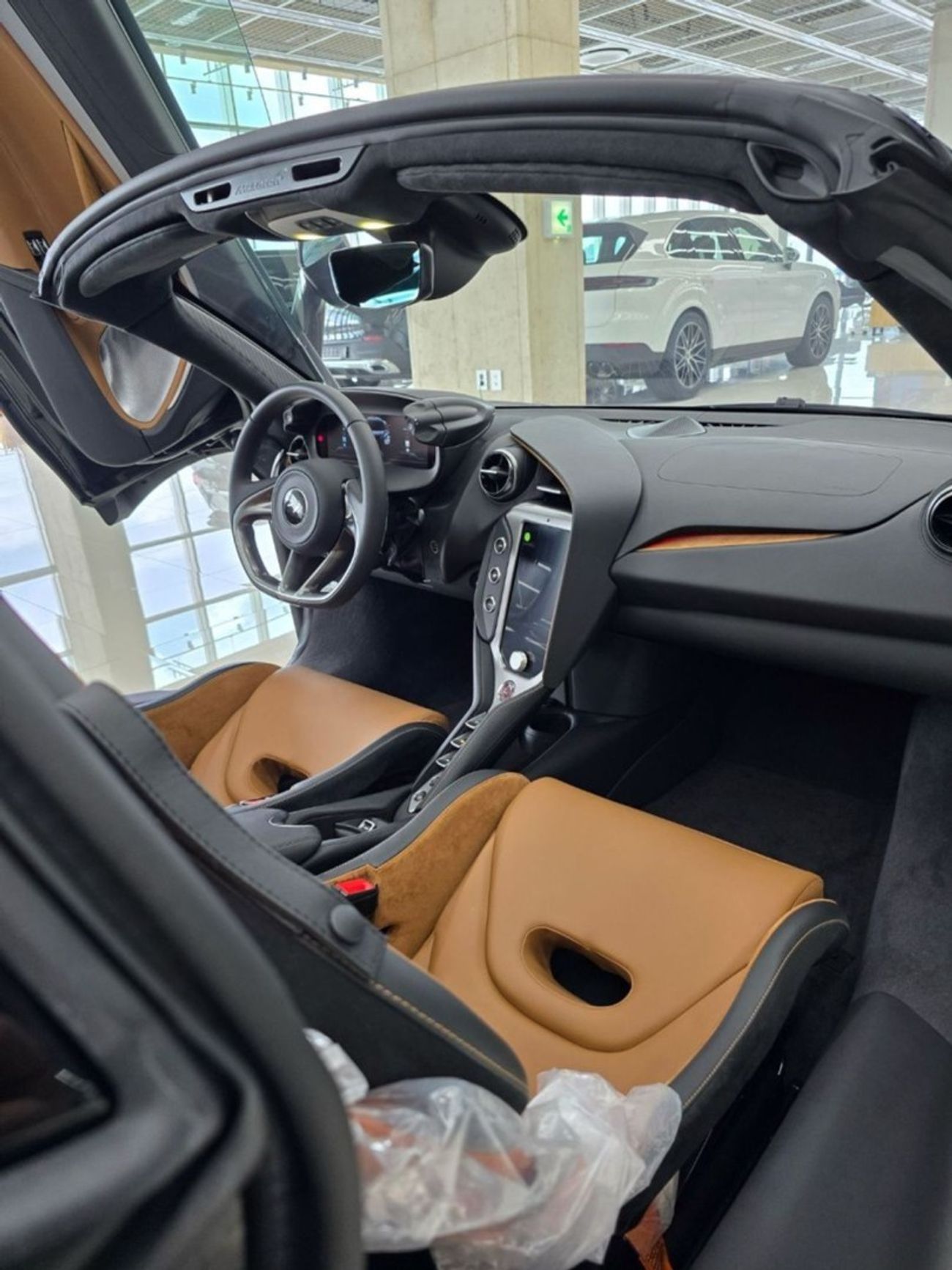 مكلارين 750S سبايدر Brand New McLaren 750S Spider