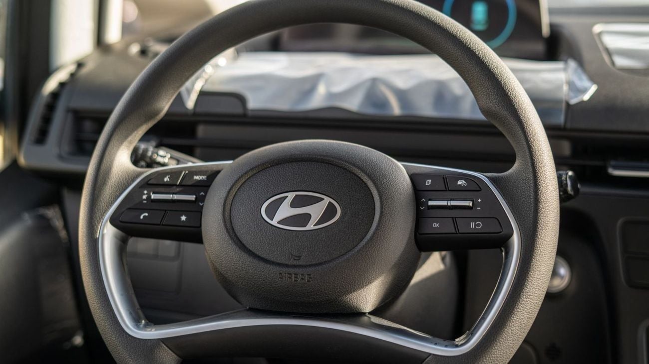 Hyundai Staria COMFORT Premium 11-Seater Mid Option Panoramic Roof 2025YM