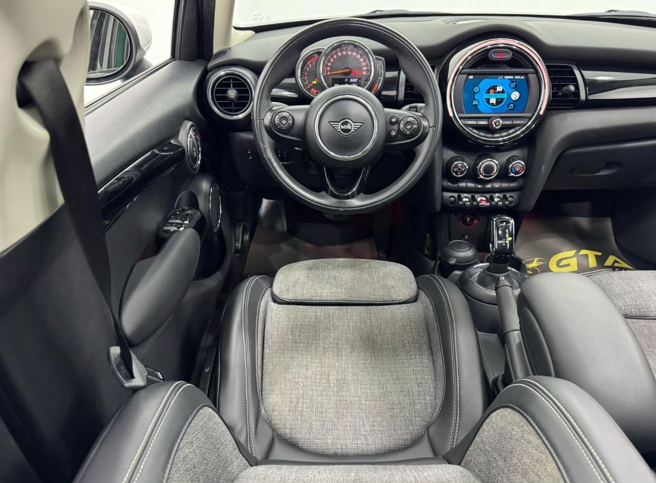 Mini Cooper Std 1.5L (4 Seater) 2020 MINI Cooper, Warranty, Full MINI Service History, Excellent Condition, GCC