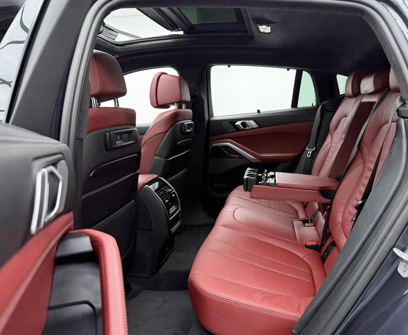 بي أم دبليو X6 M50i 4.4L 2021 BMW X6 M50i, 2025 BMW Warranty, Full BMW Service History, Excellent Condition, GCC