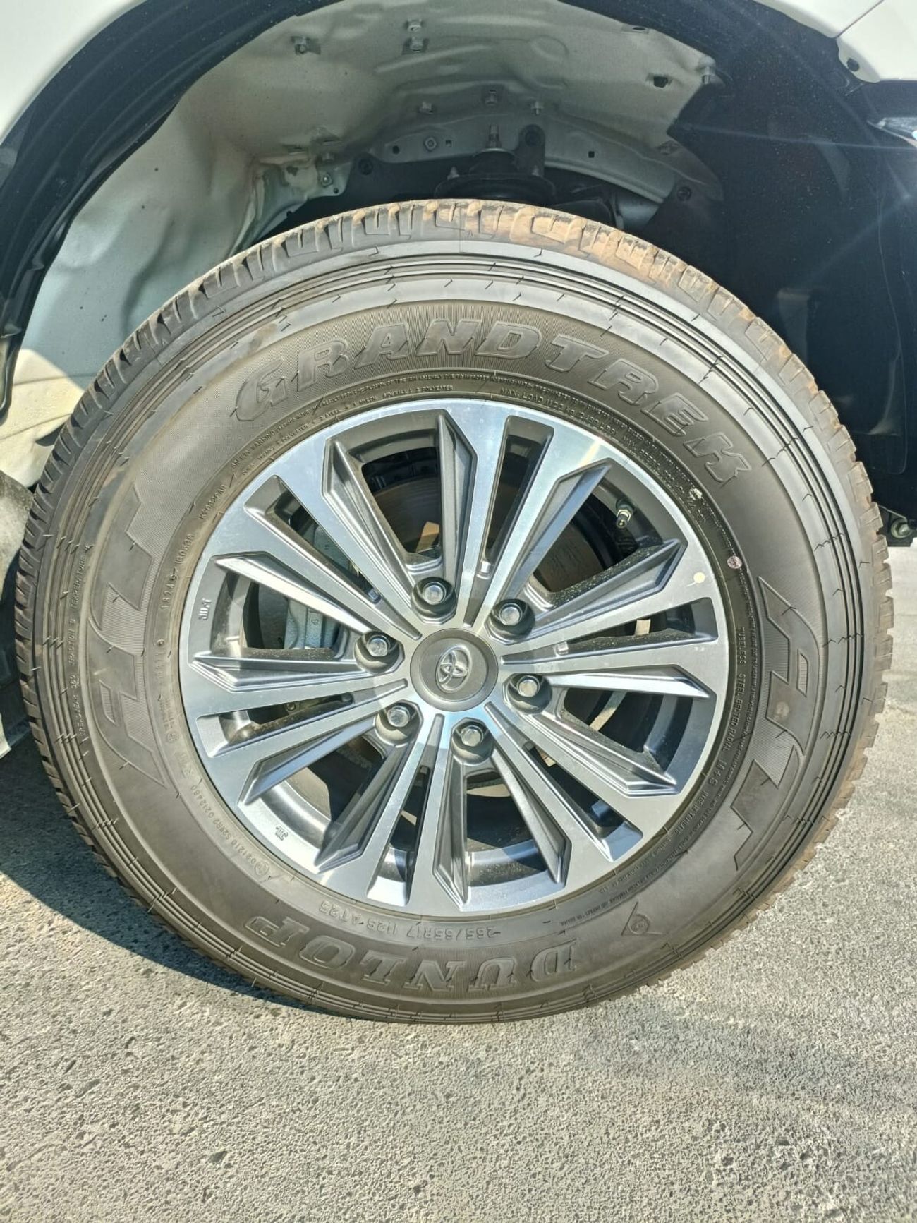 تويوتا هيلوكس GLX 2.7L Double Cab Utility 4WD A/T