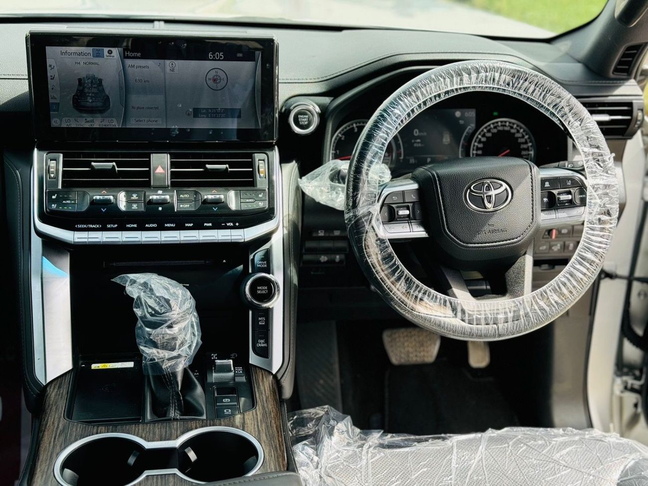 تويوتا لاند كروزر Toyota Land Cruiser VXR  year 2023 fuel diesel Right hand drive