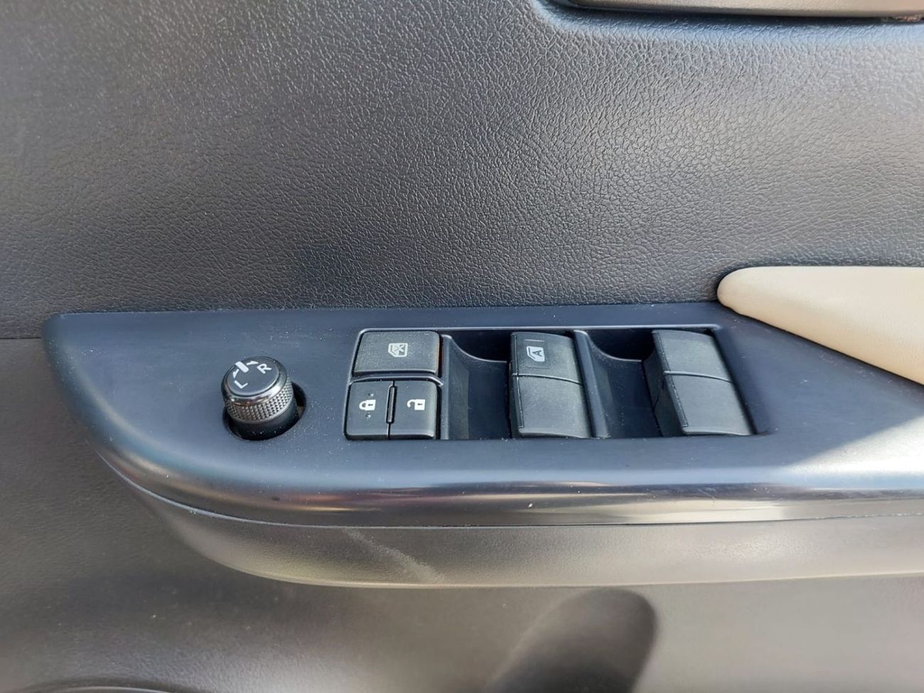 Toyota Hilux (RAMADAN OFFER) TOYOTA HILUX PICKUP RHD 2023 MODEL 2.8 L DIESEL AUTOMATIC(PM91809)