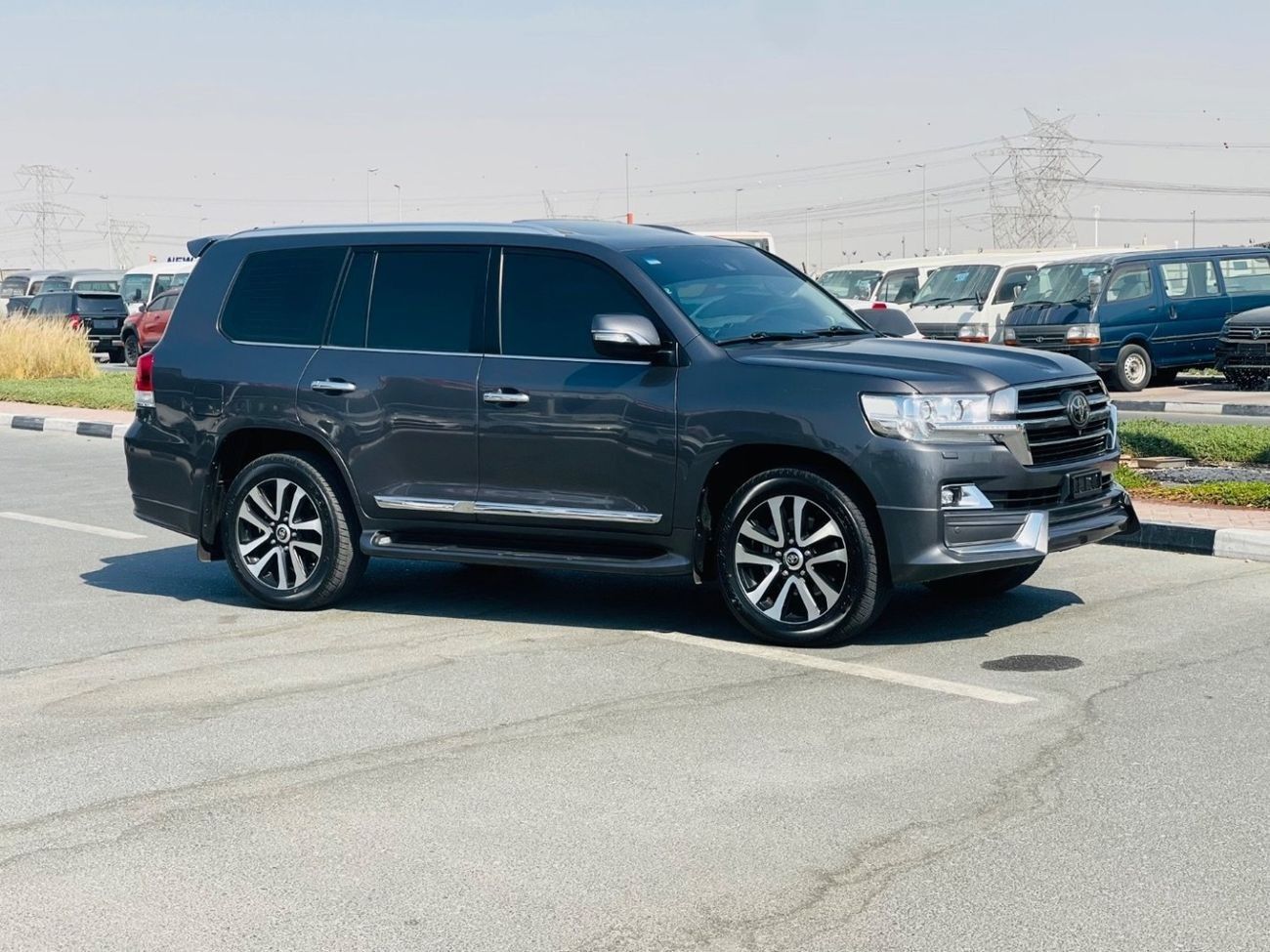 تويوتا لاند كروزر Toyota landcuriser VXR 5.7 V8 2019 Years full option Top the Range accident free