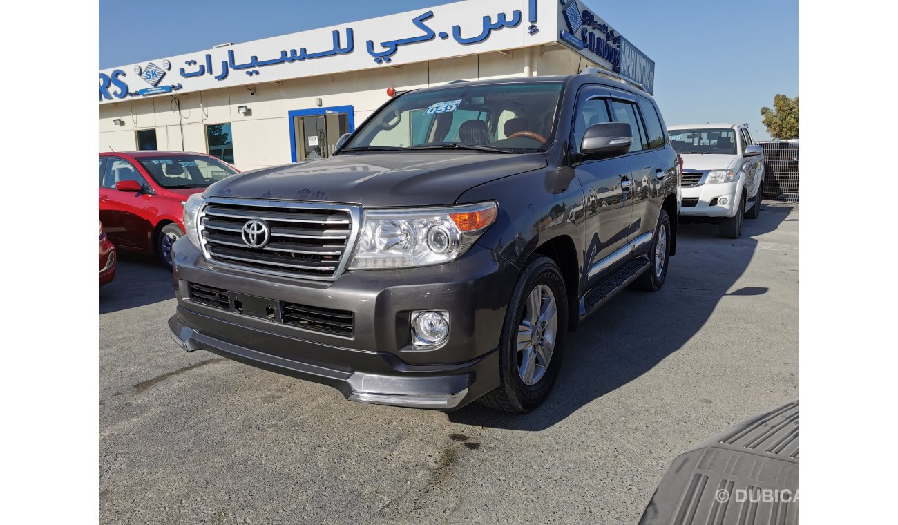 Toyota Land Cruiser 4.6L PETROL, 18" ALLOY RIMS, SUNROOF, COOL BOX (LOT # 9816)