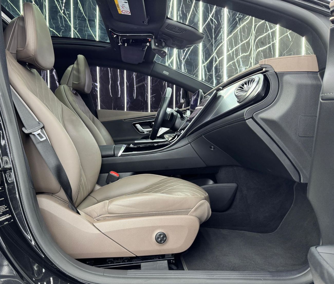 مرسيدس بنز EQE 350+ Premium + 2022 Mercedes Benz EQE350+ AMG, 2027 Mercedes Warranty + Service Pack, Fully Loaded, GCC