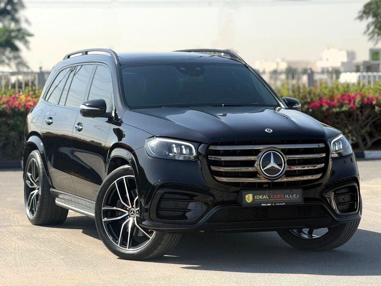 Mercedes Benz GLS450 4MATIC l MERCEDES GLS 450 l GCC SPECS l UNDER WARRANTY AND SERVICE CONTRACT l YEAR 2025 l
