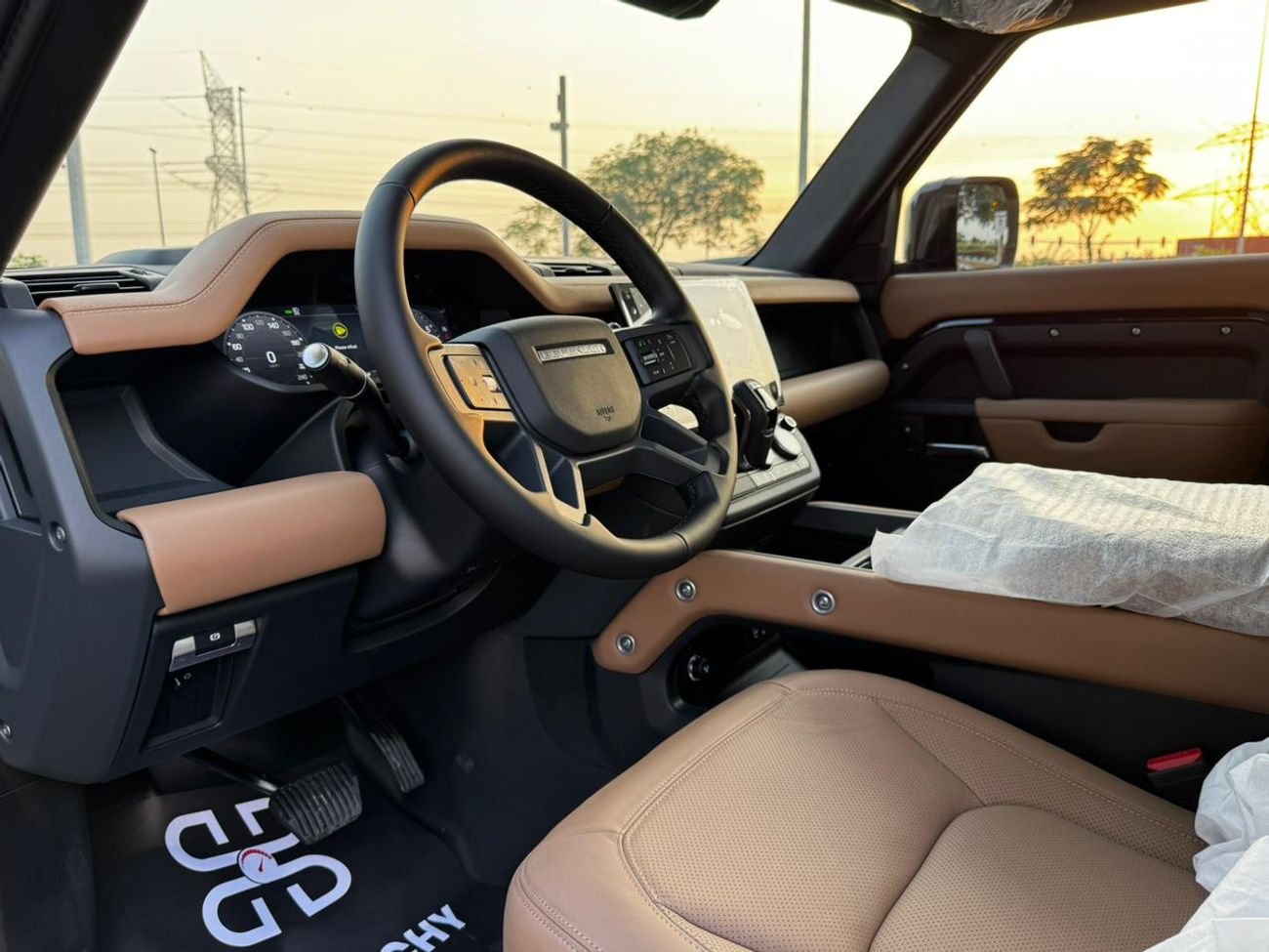 لاند روفر ديفندر LAND ROVER DEFENDER HSE P400 X-DAYNAMIC GCC FULLY LOADED UNDER WARRANTY