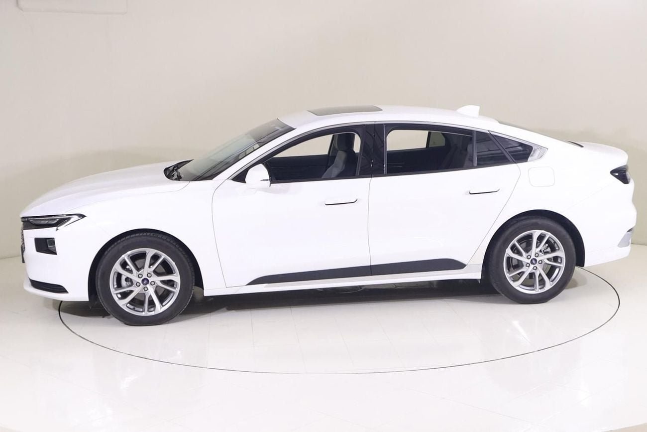 Ford Taurus AMBIENTE TPC1223 /AL TAYER MOTORS/ AL QOUZ SHOWROOMO