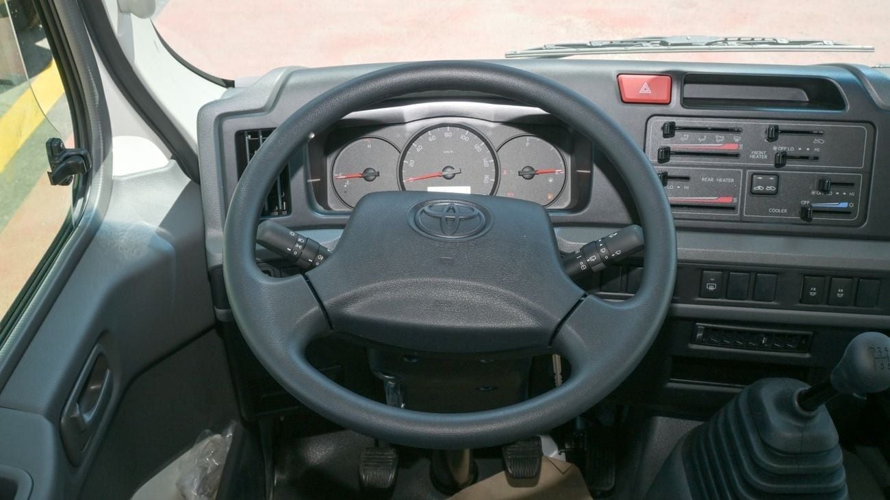 تويوتا كوستر 2.7L Petrol 2025