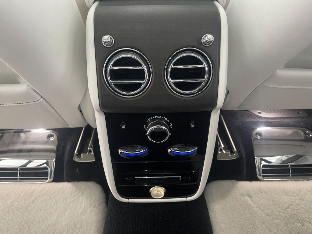 Rolls-Royce Cullinan STD 6.7L 12CYL EXCELLENT CONDITION