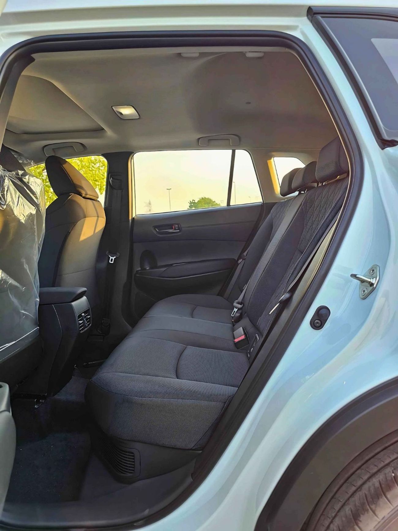 تويوتا كورولا كروس HYBRID ELITE / SUNROOF / FABRIC SEATS / 2.0L V4 PETROL (CODE # CRCHC)