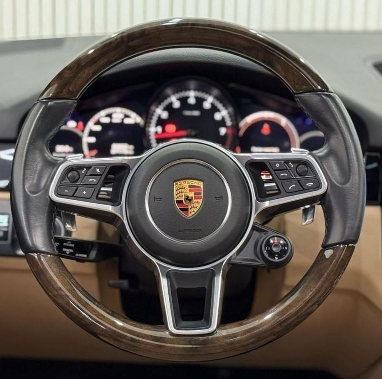 بورش كايان Std 3.0L (340 HP) 2019 Porsche Cayenne, 2025 Porsche Warranty, Sport Chrono Package, GCC
