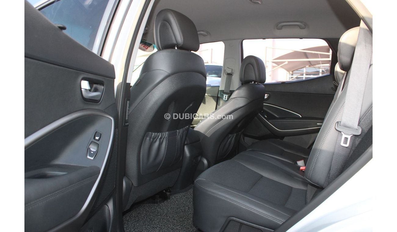 Hyundai Santa Fe Hyundai Santa Fe 2017 imported papers from Korea customs in excellent condition