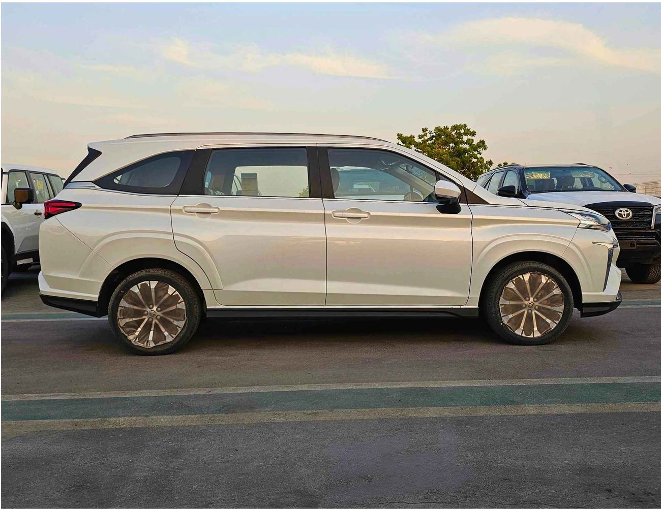 Toyota Veloz 1.5L V4 PETROL | DVD+ CAMERA | SPECIAL PROMOTION (CODE # 69085)