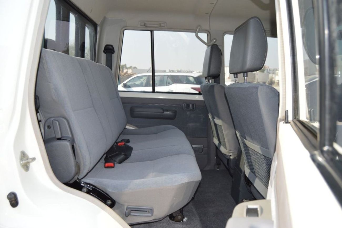 Toyota Land Cruiser Pick Up Double Cab Std Perfect insaid and out