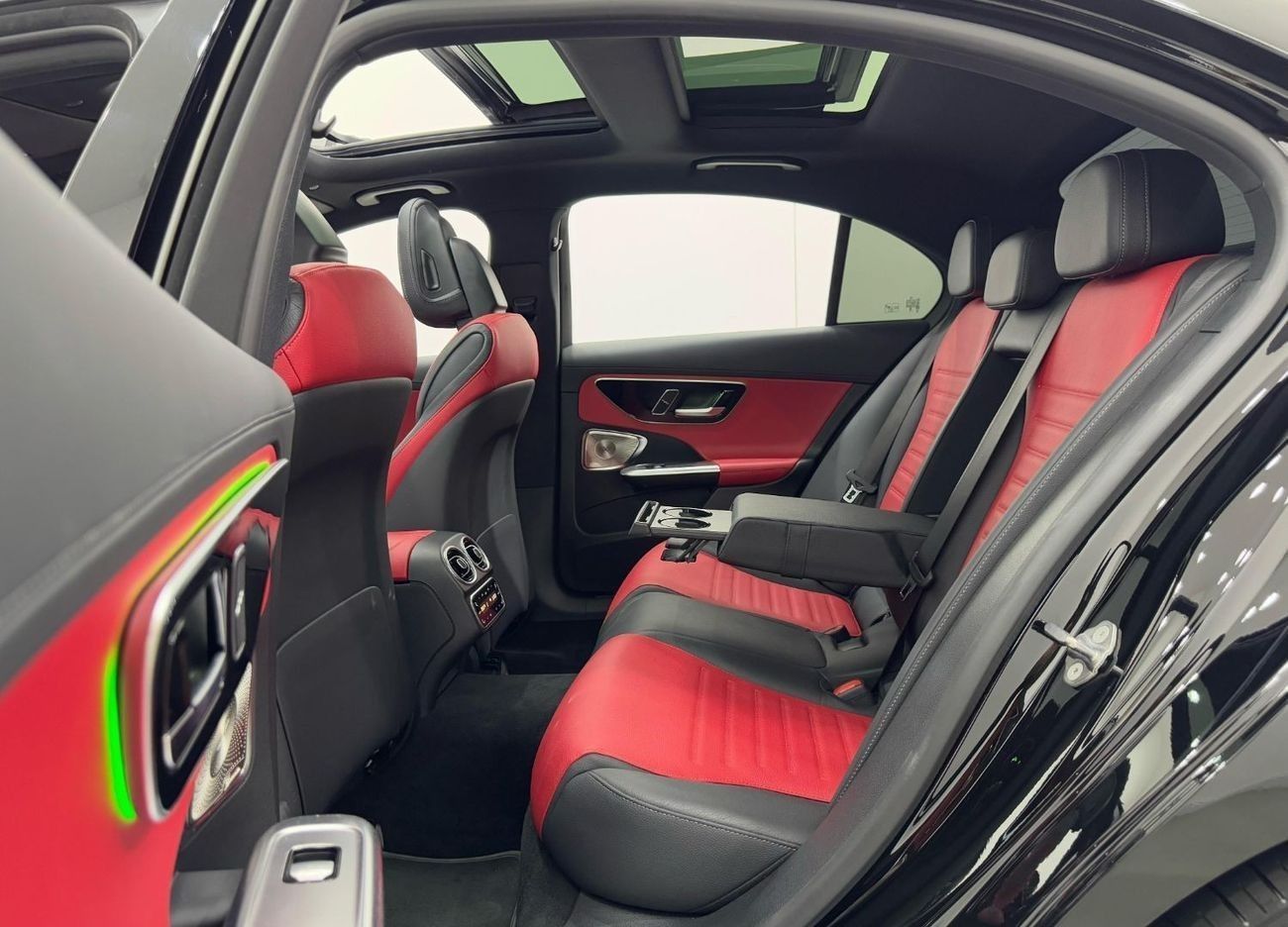 مرسيدس بنز C 200 Premium 2.0L 2022 Mercedes Benz C200 AMG Premium Plus, 2025 Mercedes Warranty, Very Low Kms, GCC