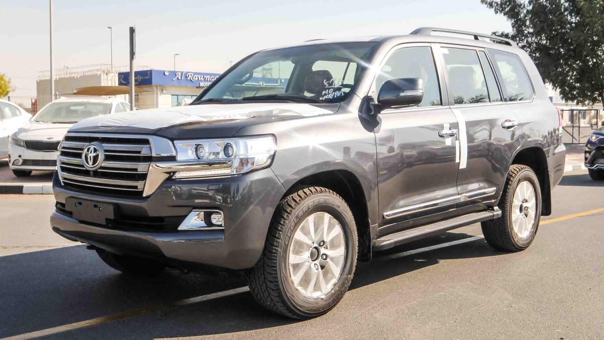 Toyota Land Cruiser V8 Diesel for sale AED 259,000. Grey/Silver, 2018
