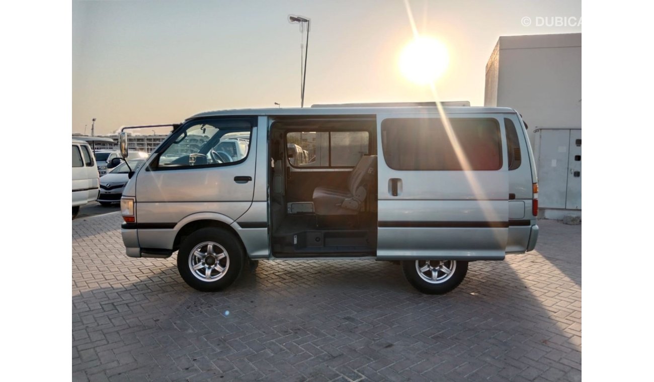 تويوتا هاياس TOYOTA HIACE VAN RIGHT HAND DRIVE (PM1653)