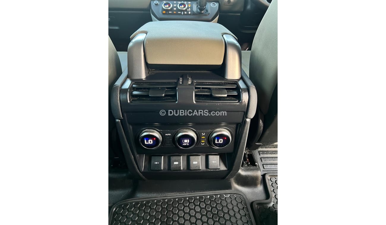 Land Rover Defender RHD