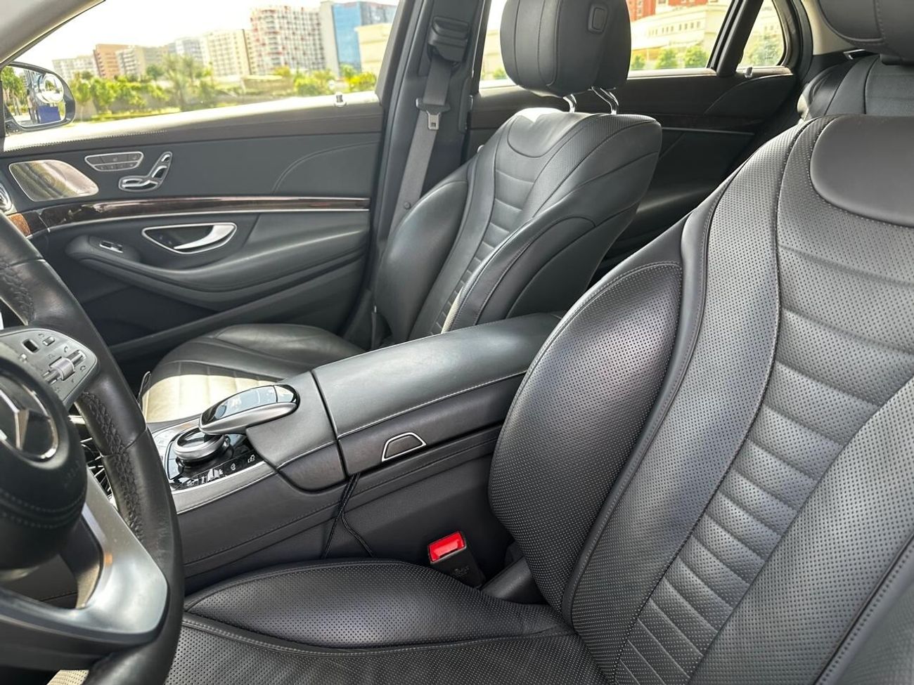 Mercedes-Benz S 560 Std 4.0L (463 HP)