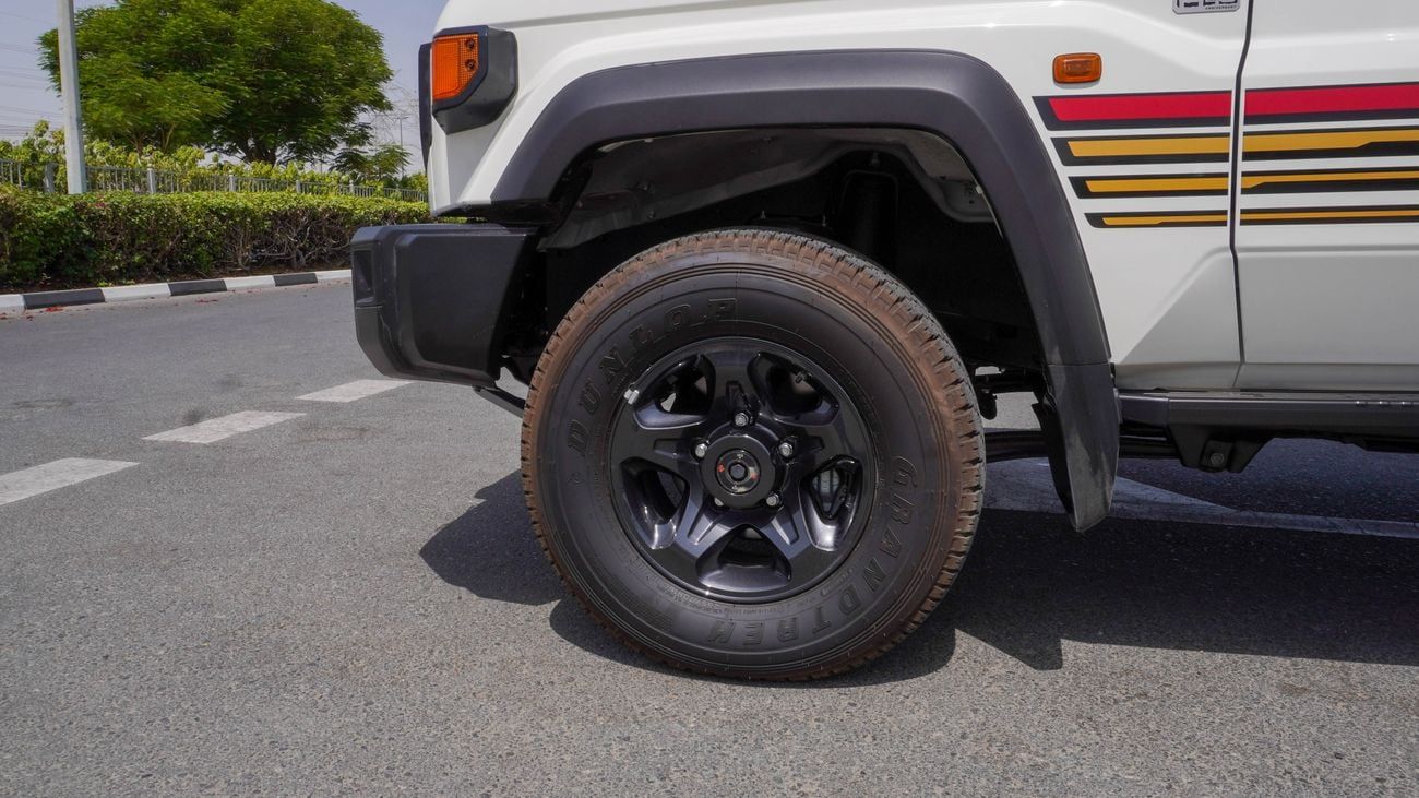 تويوتا لاند كروزر بيك آب LX 4.0 L V6