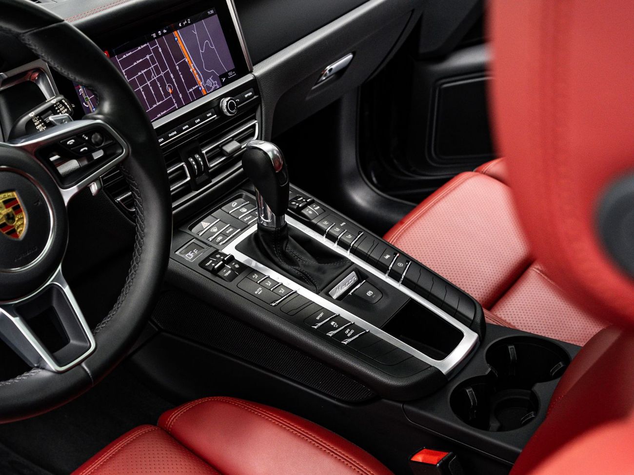 Porsche Macan Std 2.0L (252 HP) 2021 Porsche Macan, 1 Year Blackline Warranty, Full Service History, Low KMs, GCC