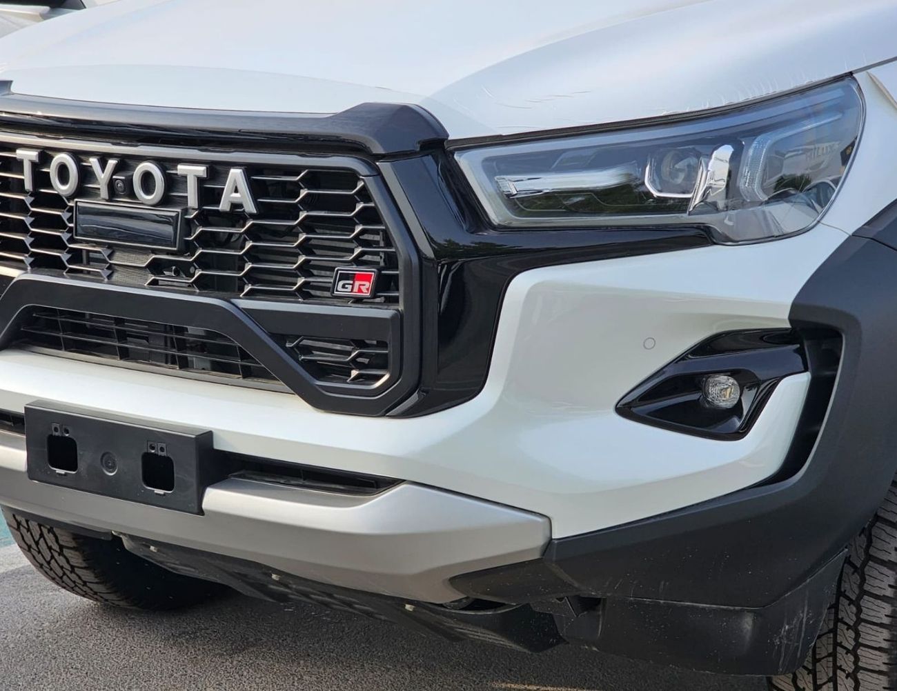 Toyota Hilux GR SPORT EXL || 2.8L DIESEL V4 | DRIVER PWR SEAT WITH LEATHER SEATS | 360*CAMERA (CODE # HDGRO)