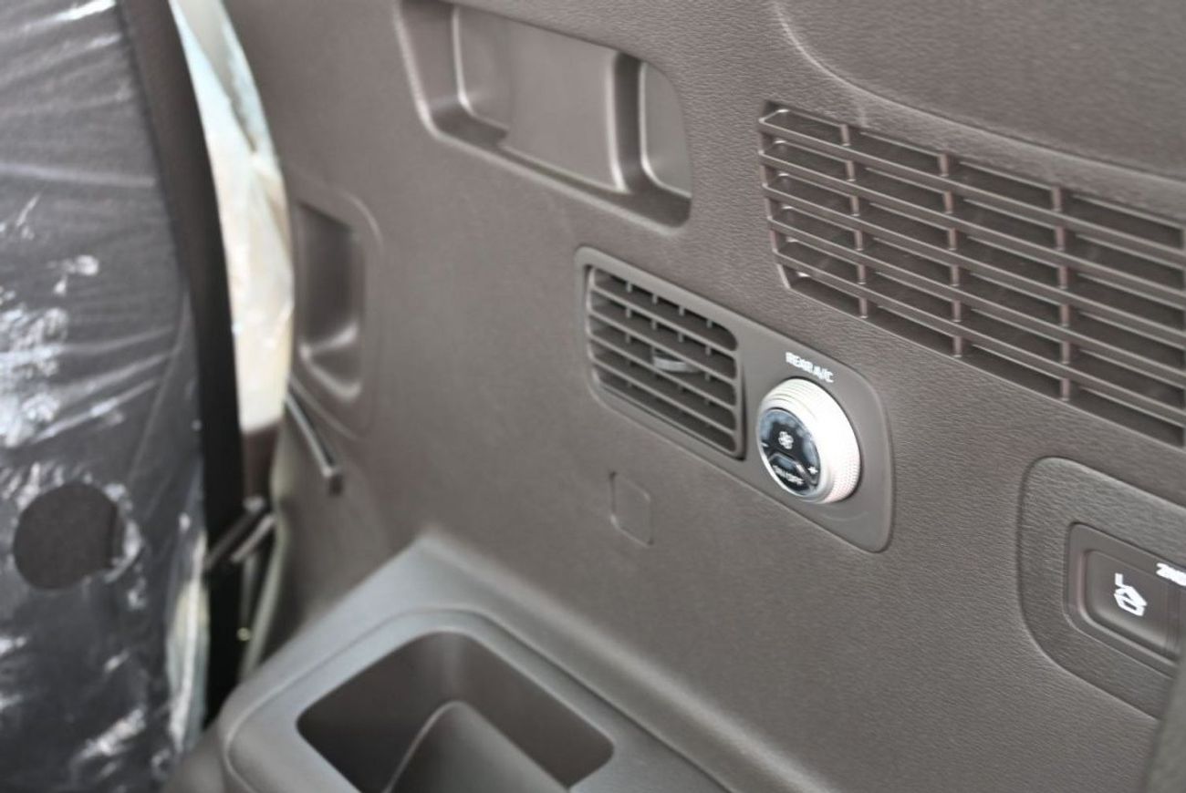 Hyundai Santa Fe Hyundai Santa Fe 2.5L Petrol, SUV, FWD, 5 Doors, Front Electric Seats, Panoramic Roof, Cruise Contro