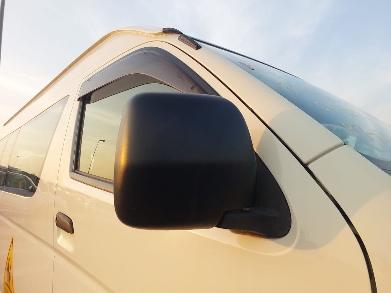 تويوتا هاياس TOYOTA HIACE COMMUTER VAN RHD 2014 MODEL 2.7 L PETROL AUTOMATIC(PM06274)