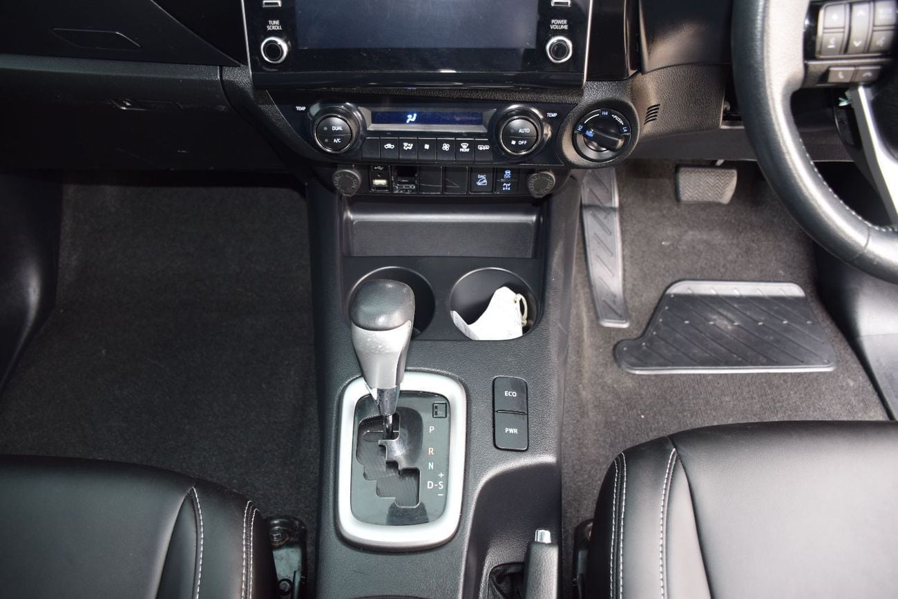 تويوتا هيلوكس DOUBLE CAB | DIESEL 2.8L | 4x4