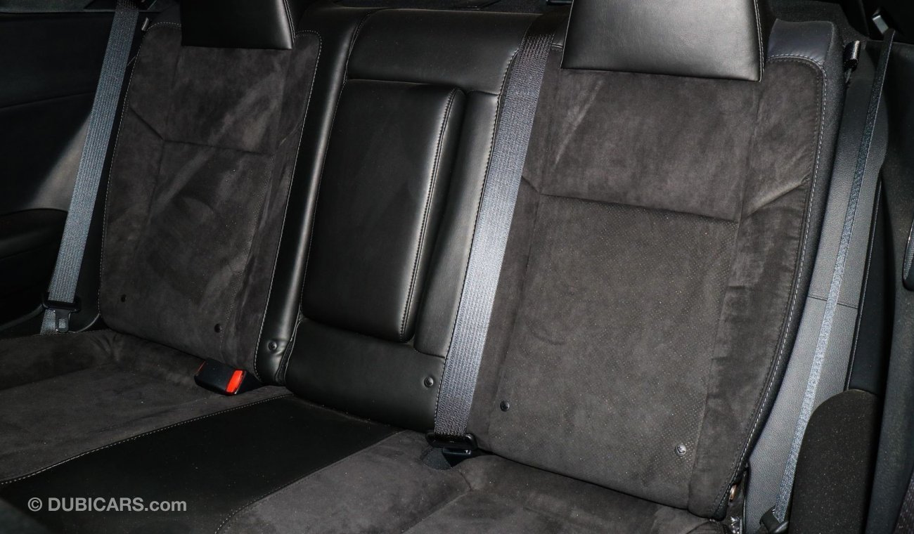 Dodge Challenger 6.4 L HEMI