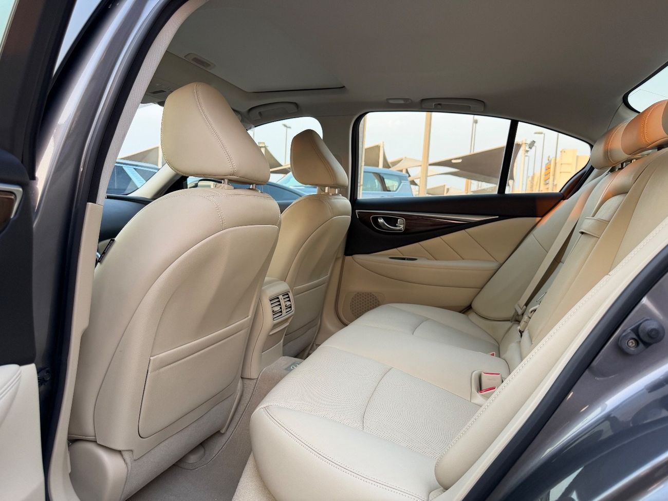 Infiniti Q50 Premium 3.7L