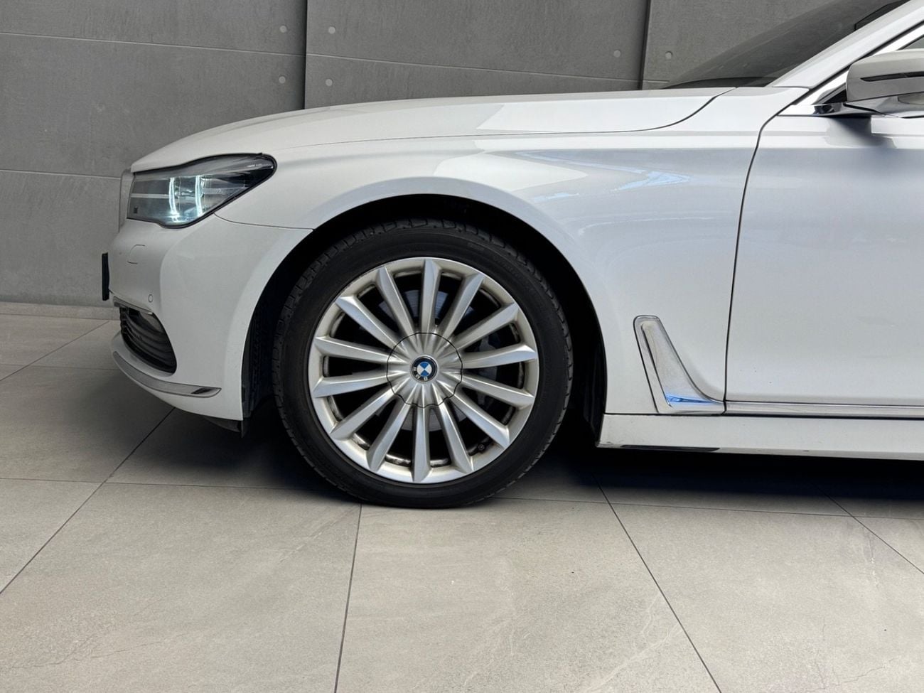 بي أم دبليو 730Li EXCLUSIVE