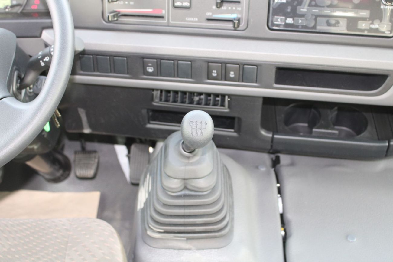 تويوتا كوستر 2.7L (23-Seater)